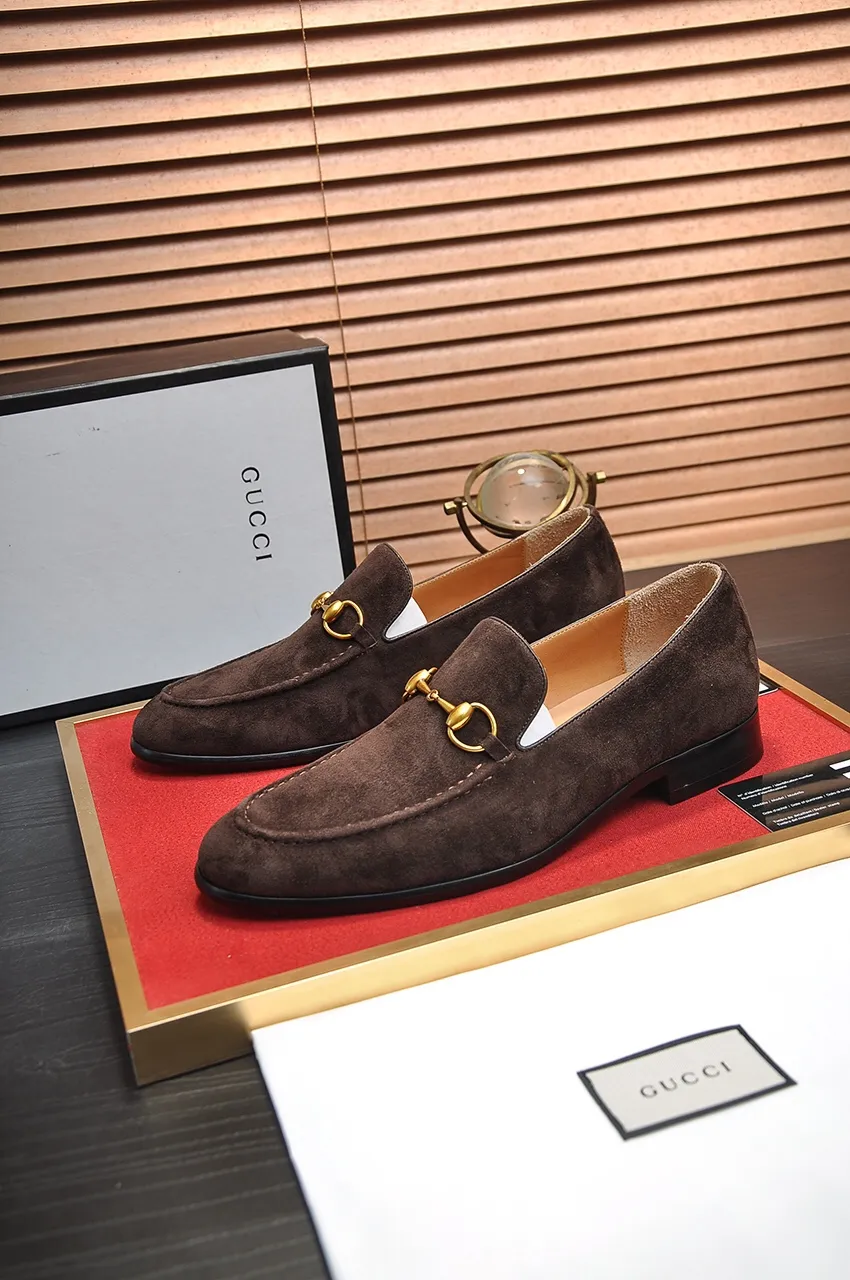 Men's men's shoes 💰500💶 [LV] (original single cowhide lining) 🍀LV's latest genuine leather business suit shoes are launched simultaneously on the official website. The first-layer cowhide imported from Italy is made of heavy gold, 💥official website 1:1 rubber outsole. Versatile to wear, high-end without losing class, and the color combination is extraordinary. This four-season style is alluring when worn on your feet, showing off your big-name flair. Standard code 38-45 (45 customized)